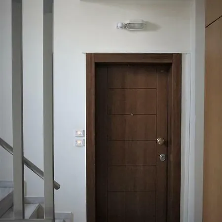 *super* Deal Flat+wifi+netflix+2bikes!